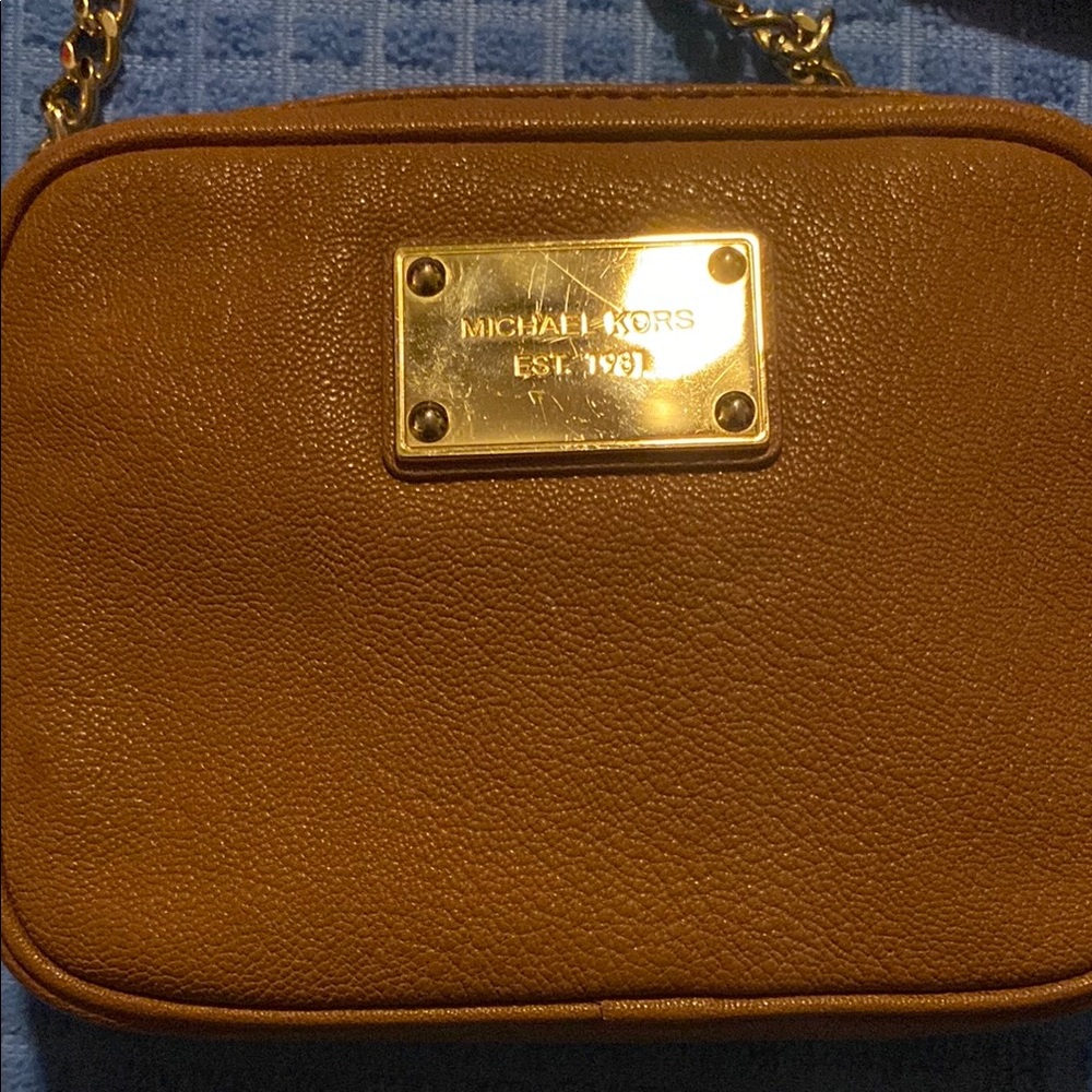 Michael Kors Brown and Gold Crossbody Bag with Luxurious Finish - Picture 2 of 6